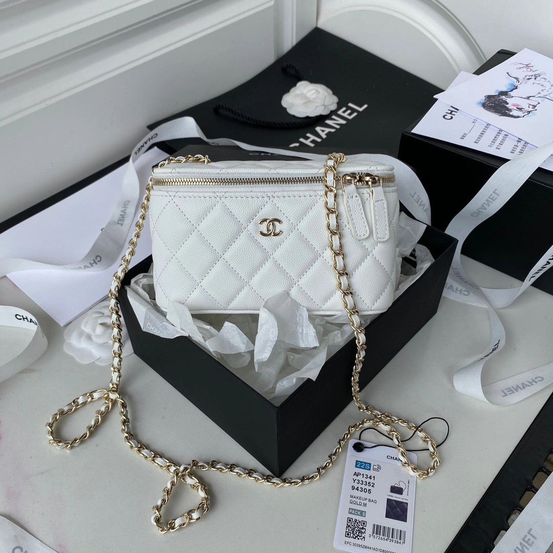 CHANEL SMALL VANITY WITH CHANELASSIC CHAIN GoAnywhere 1236 - Image 4