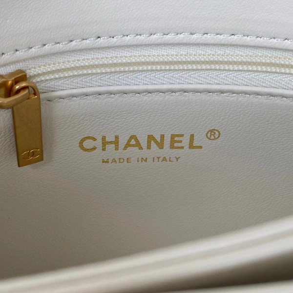 Fashionable CHANEL SMALL FLAP BAG 434 - Image 9