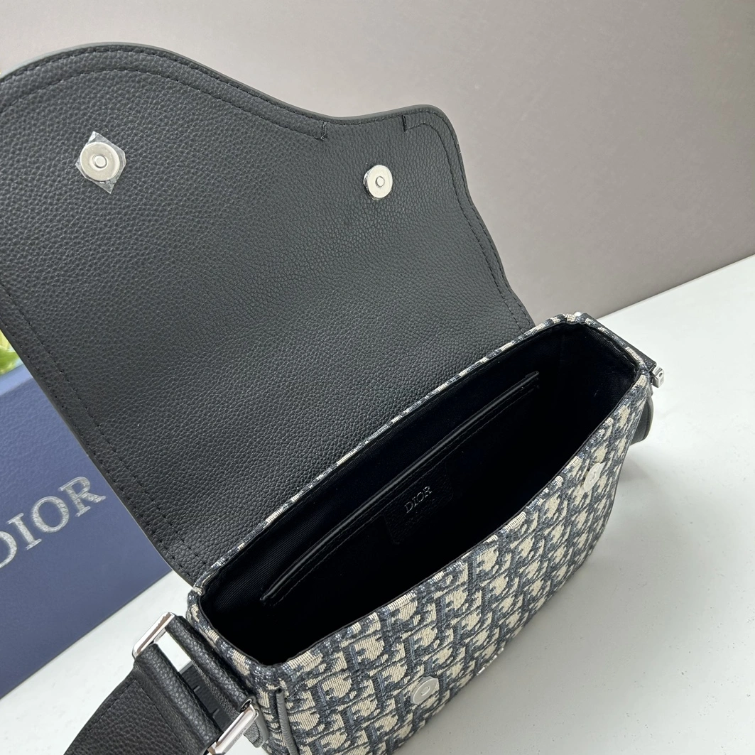 Affordable 1325 Christian Dior AAA Man Messenger Bags - Image 7