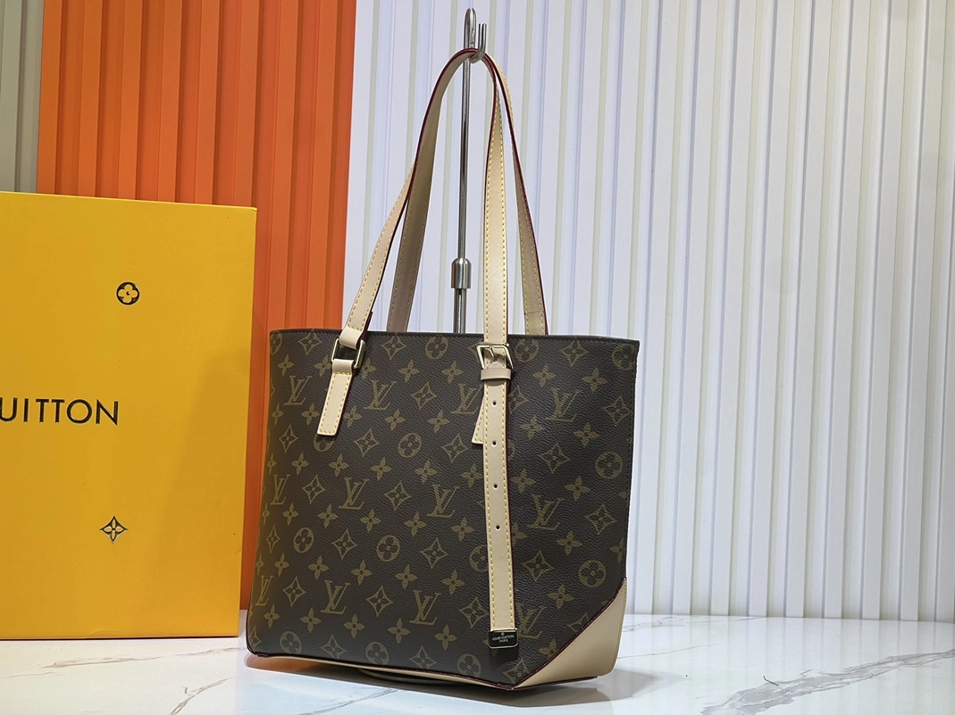 Affordable 7005 Louis Vuitton AAA Quality Shoulder Bags For Women - Image 3