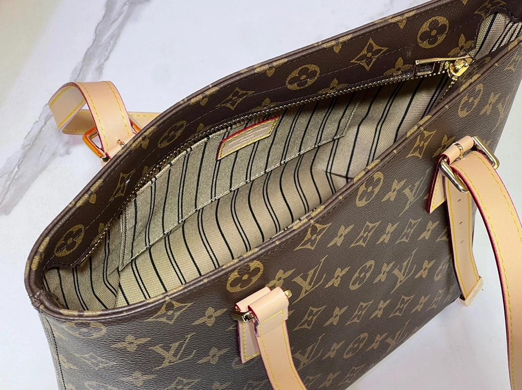 Affordable 7005 Louis Vuitton AAA Quality Shoulder Bags For Women - Image 8