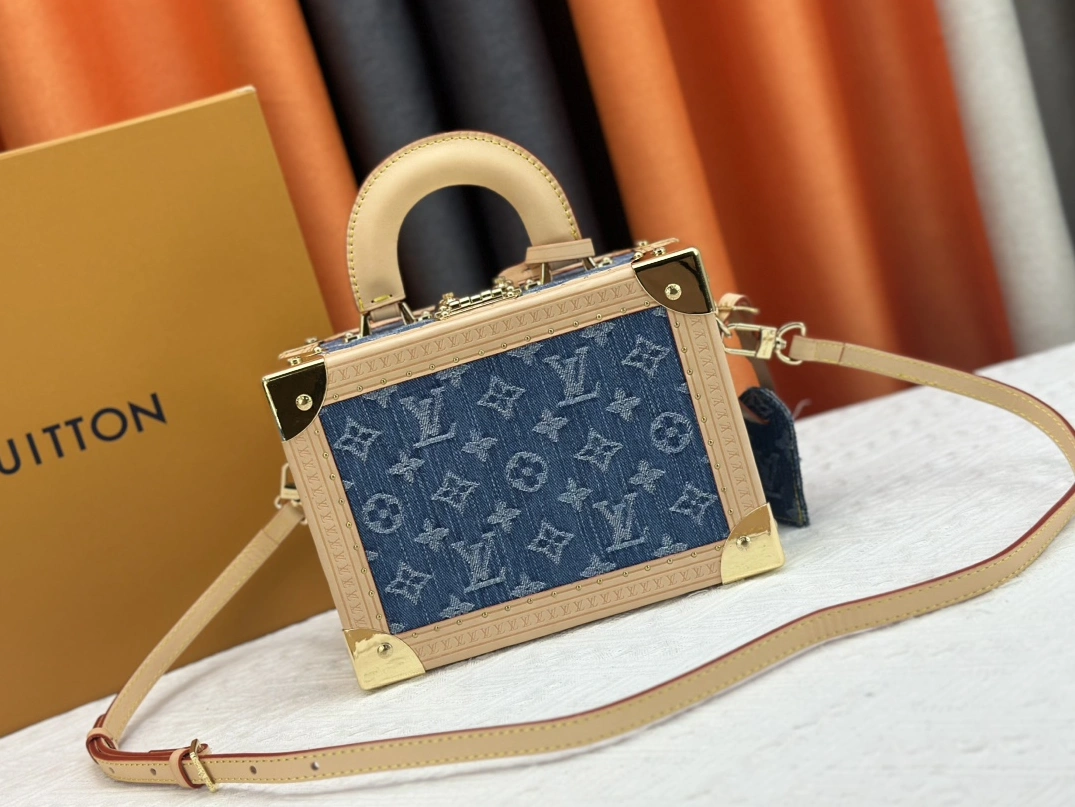 Affordable 7849 Louis Vuitton AAA Quality Messenger Bags For Women - Image 4