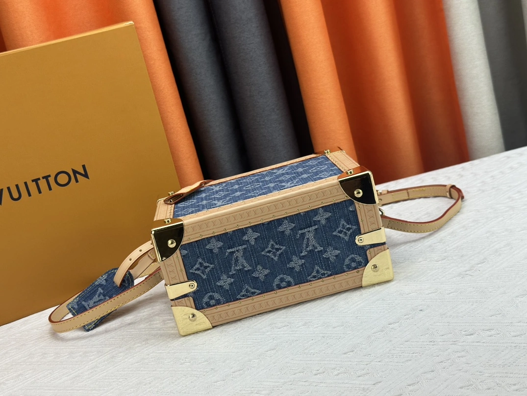 Affordable 7849 Louis Vuitton AAA Quality Messenger Bags For Women - Image 5