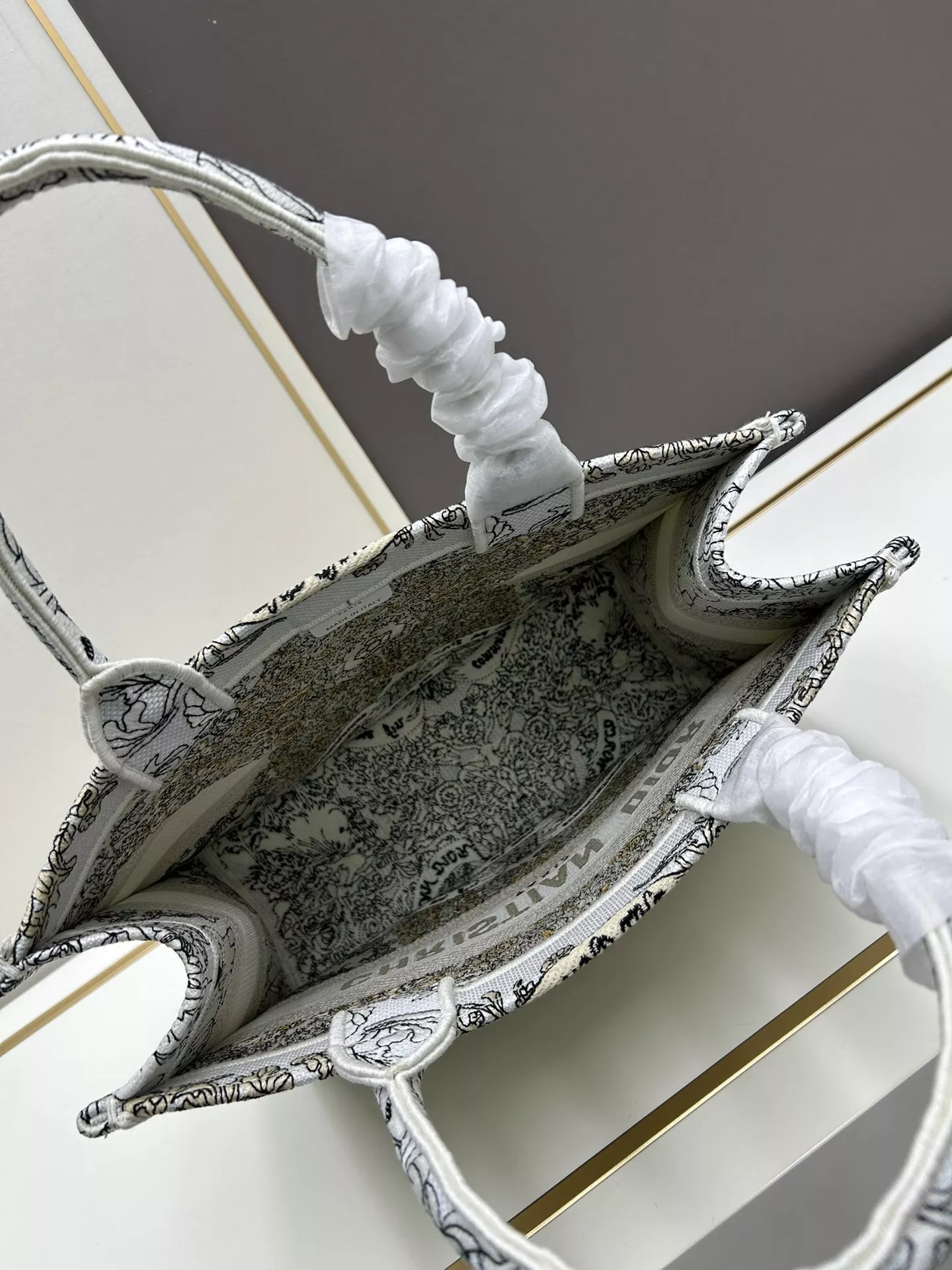 AllSeason 4693 Christian Dior AAA Quality Tote-Handbags For Women - Image 7