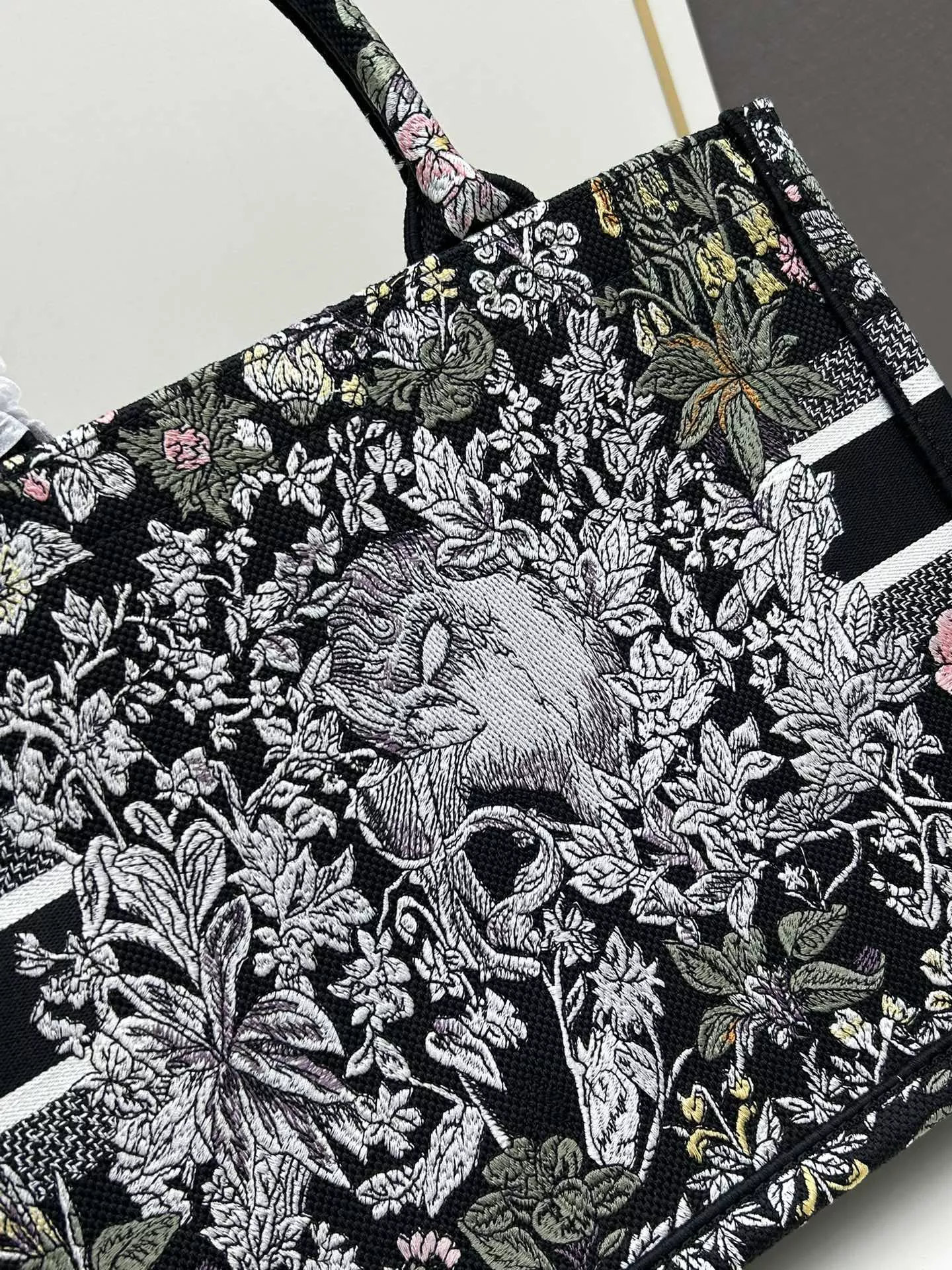 AllSeason 8014 Christian Dior AAA Quality Tote-Handbags For Women - Image 5