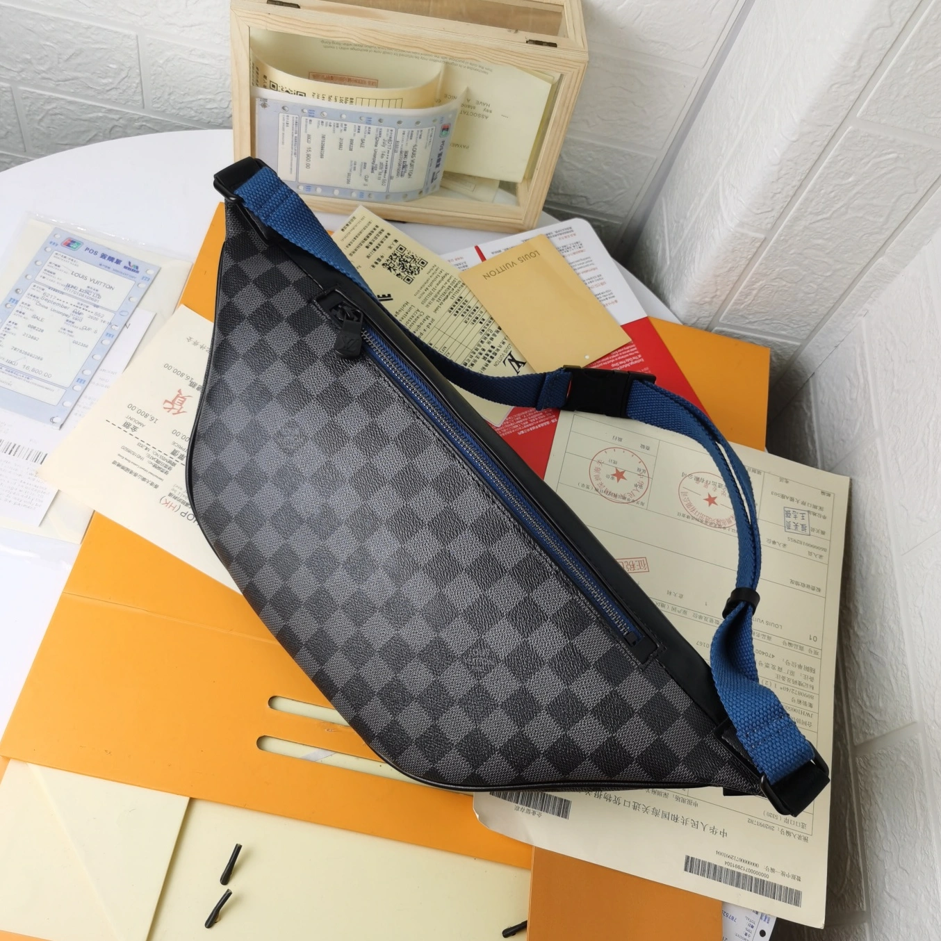 Bold 1876 Louis Vuitton LV AAA Man Pockets - Image 4