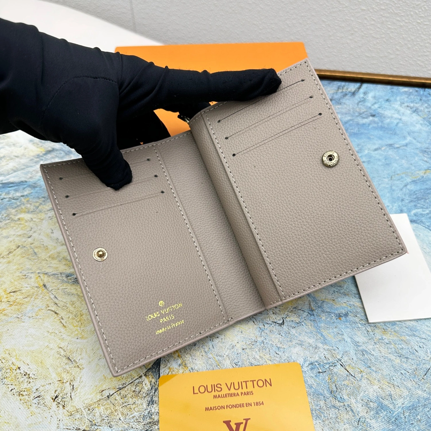 Bold 3538 Louis Vuitton LV Wallets For Women - Image 6