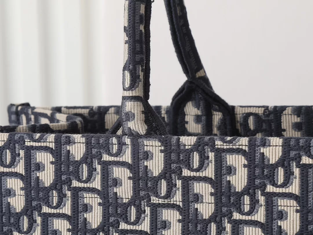 Bold 5012 Christian Dior AAA Quality Tote-Handbags For Women - Image 5