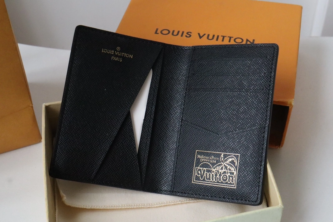 Bold 6253 Louis Vuitton LV Card Case - Image 5