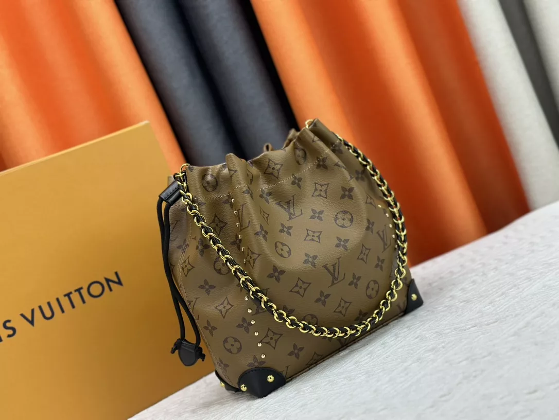 Bold 7407 Louis Vuitton AAA Quality Shoulder Bags For Women