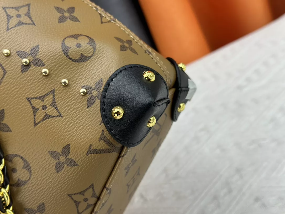 Bold 7407 Louis Vuitton AAA Quality Shoulder Bags For Women - Image 7