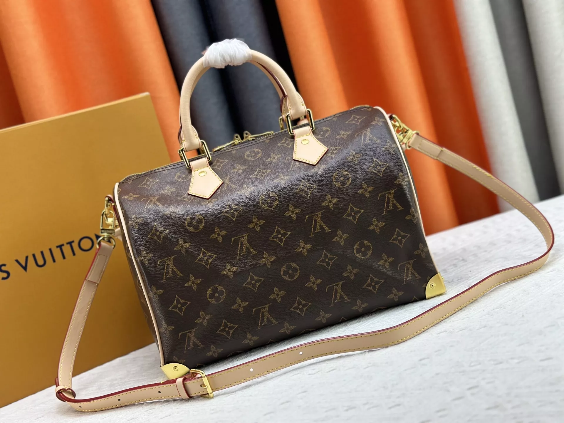 Breathable 2250 Louis Vuitton AAA Quality Handbags For Women - Image 4