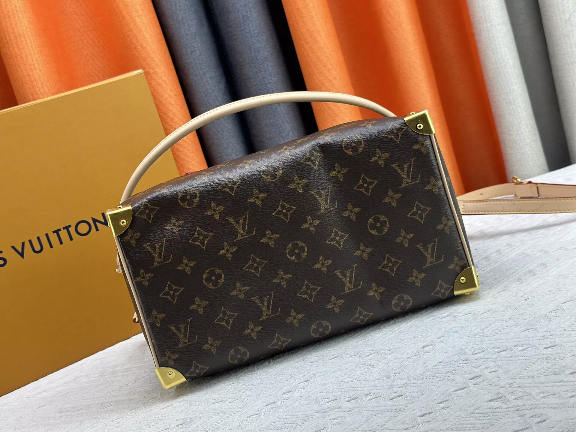 Breathable 2250 Louis Vuitton AAA Quality Handbags For Women - Image 5