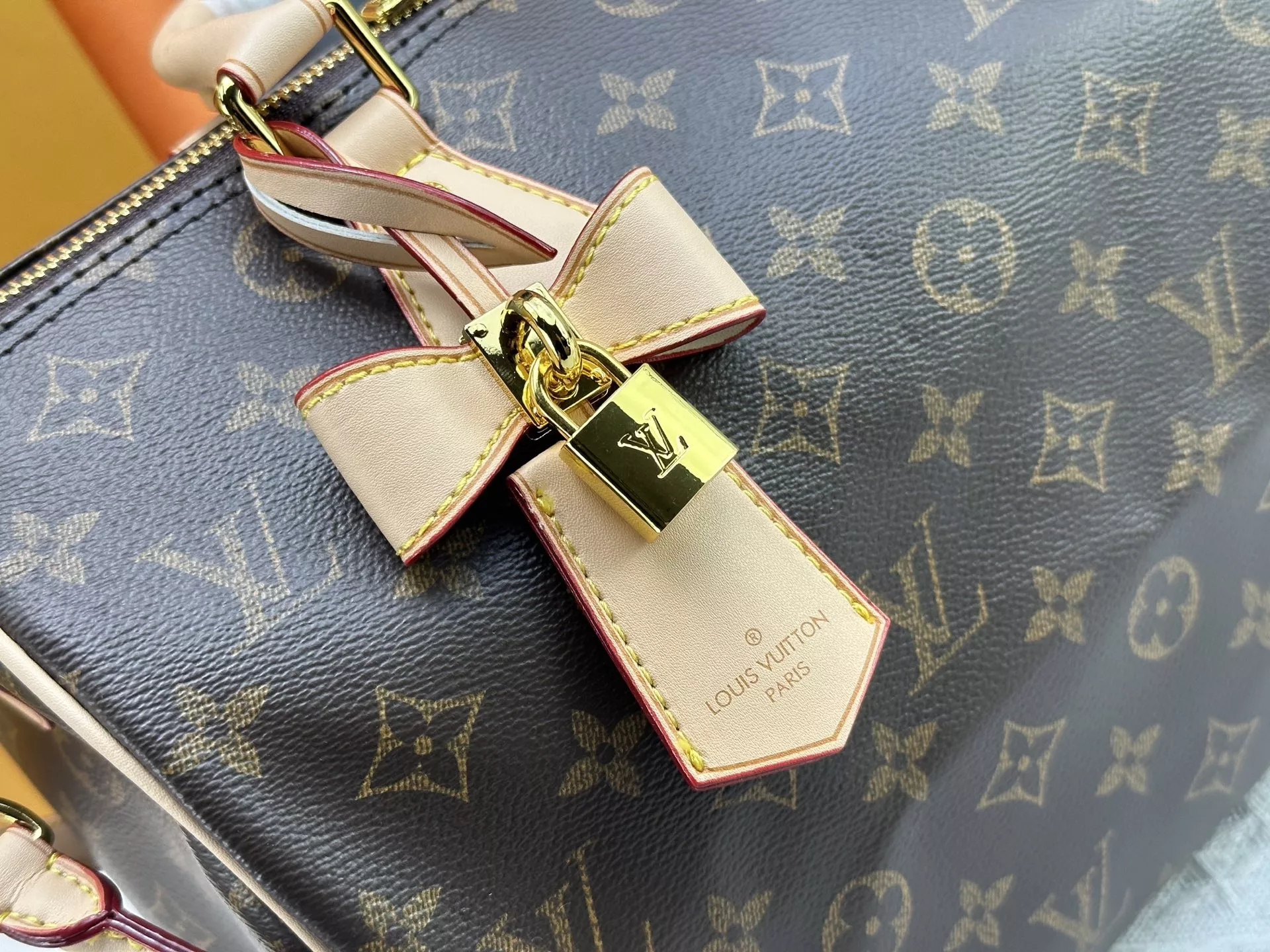 Breathable 2250 Louis Vuitton AAA Quality Handbags For Women - Image 6