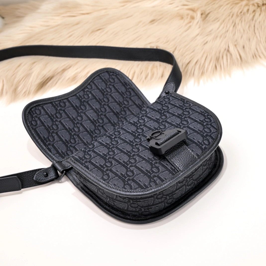 Breathable 2636 Christian Dior AAA Man Messenger Bags - Image 6