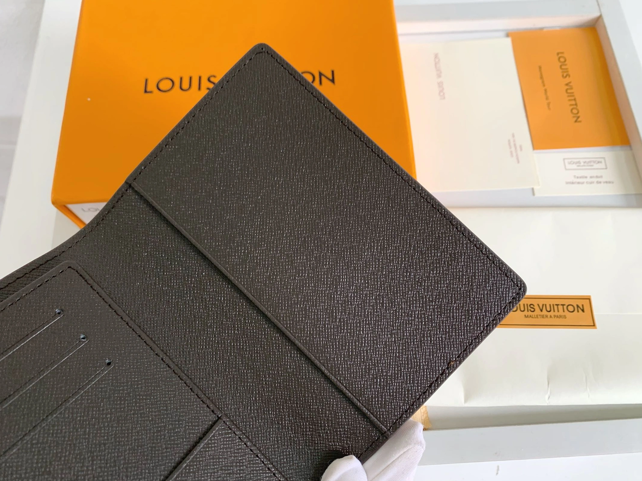 Breathable 5290 Louis Vuitton Card Case For Unisex - Image 5