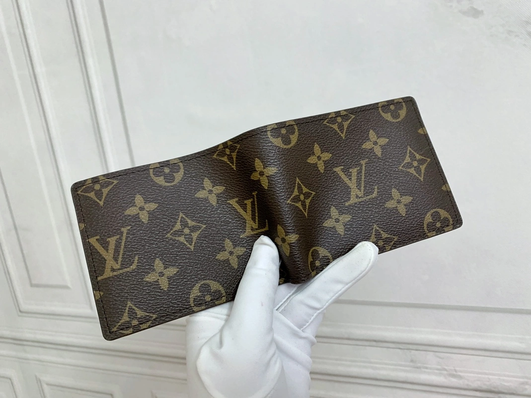 Breathable 8000 Louis Vuitton LV Wallets For Unisex - Image 7