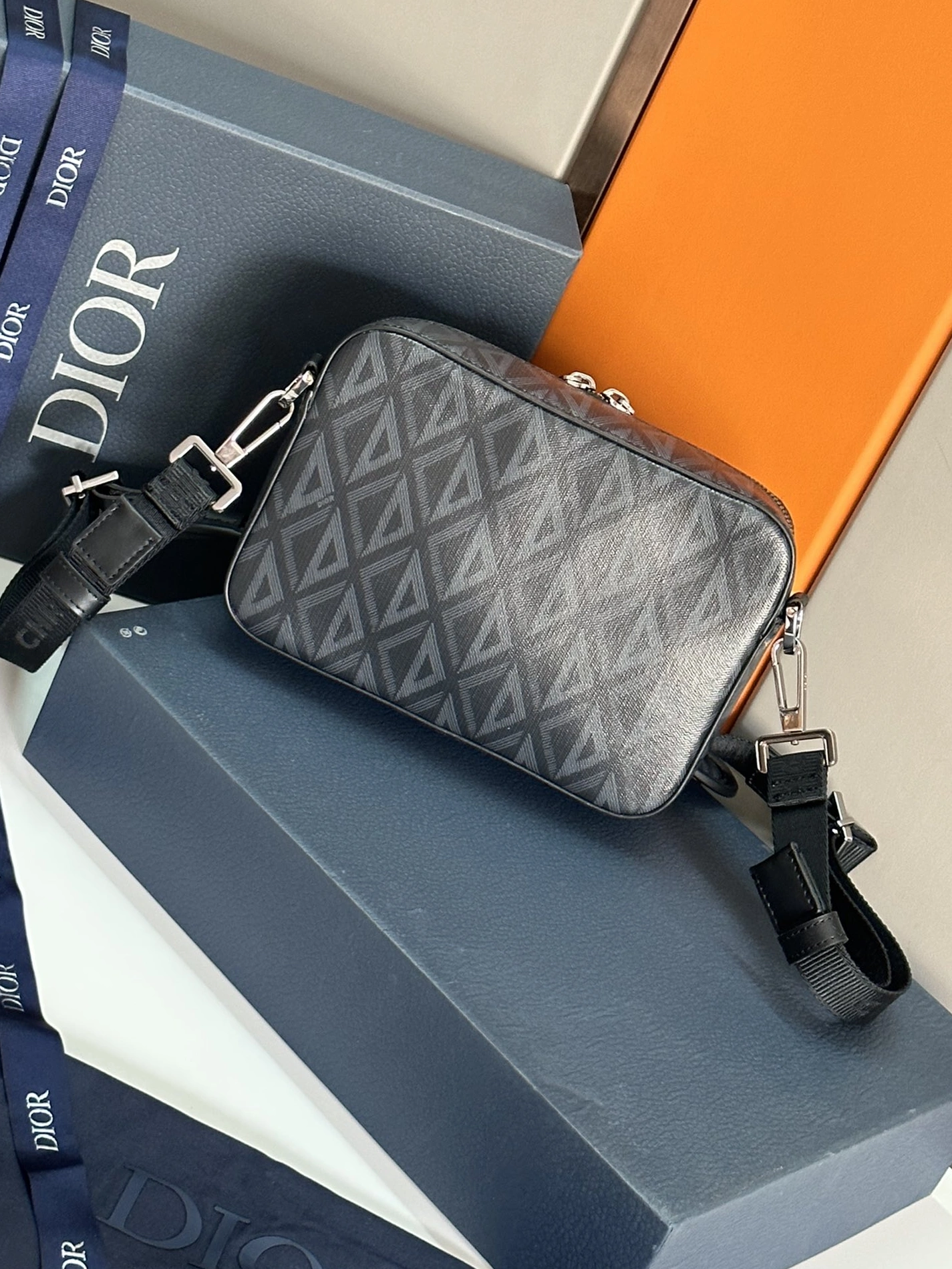 Bright 8816 Christian Dior AAA Man Messenger Bags