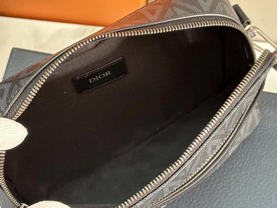 Bright 8816 Christian Dior AAA Man Messenger Bags - Image 7