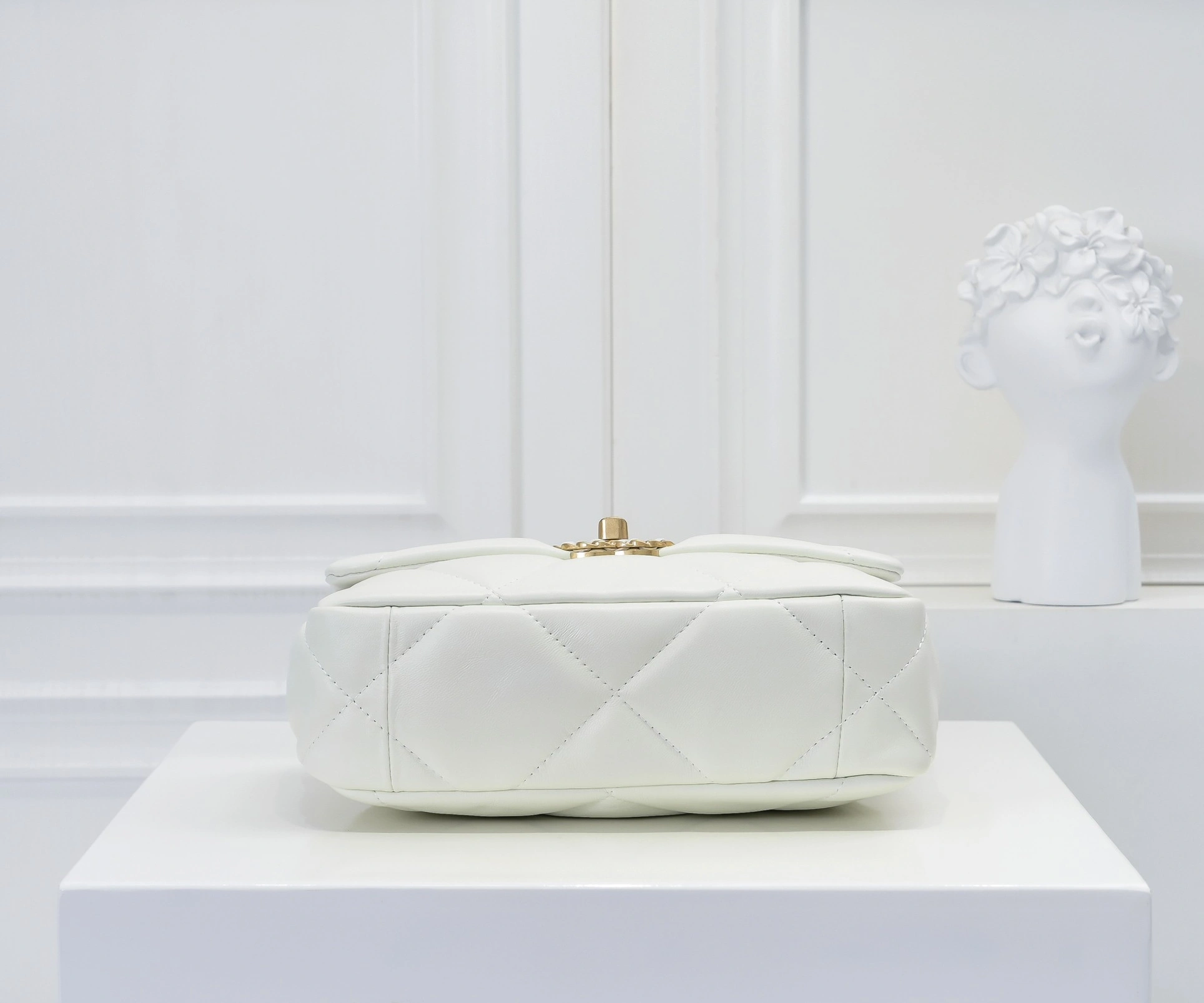 Chanel AAA Quality Messenger Bags For Women NewStyle 4428 - Image 3