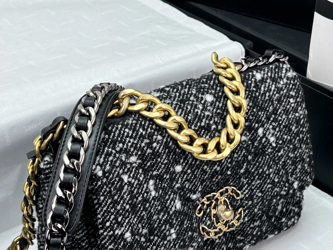 Chanel AAA Quality Messenger Bags For Women Sleek 8536 - Image 4