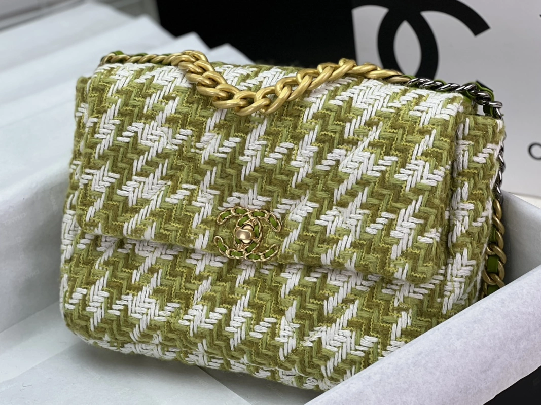 Chanel AAA Quality Messenger Bags For Women Soft 5799