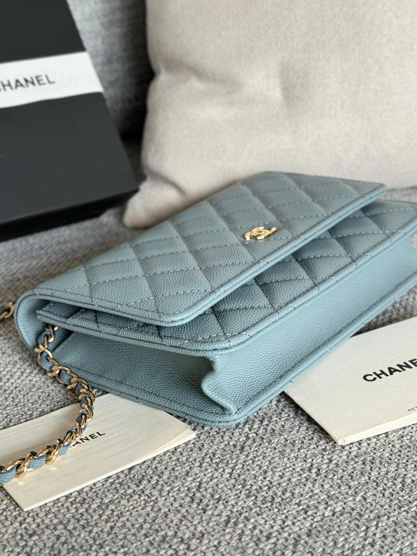 Chanel AAA Quality Messenger Bags In Gold For Women Fashionable 5230 - Image 3