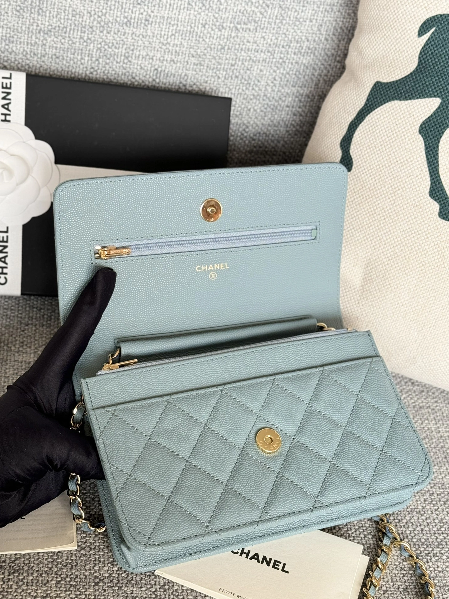 Chanel AAA Quality Messenger Bags In Gold For Women Fashionable 5230 - Image 5