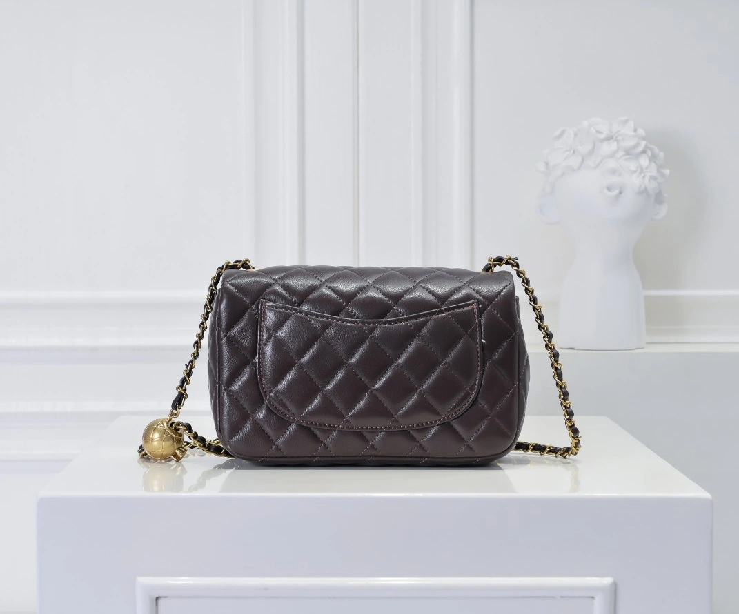 Chanel AAA Quality Messenger Bags Trendsetting 4715 - Image 3