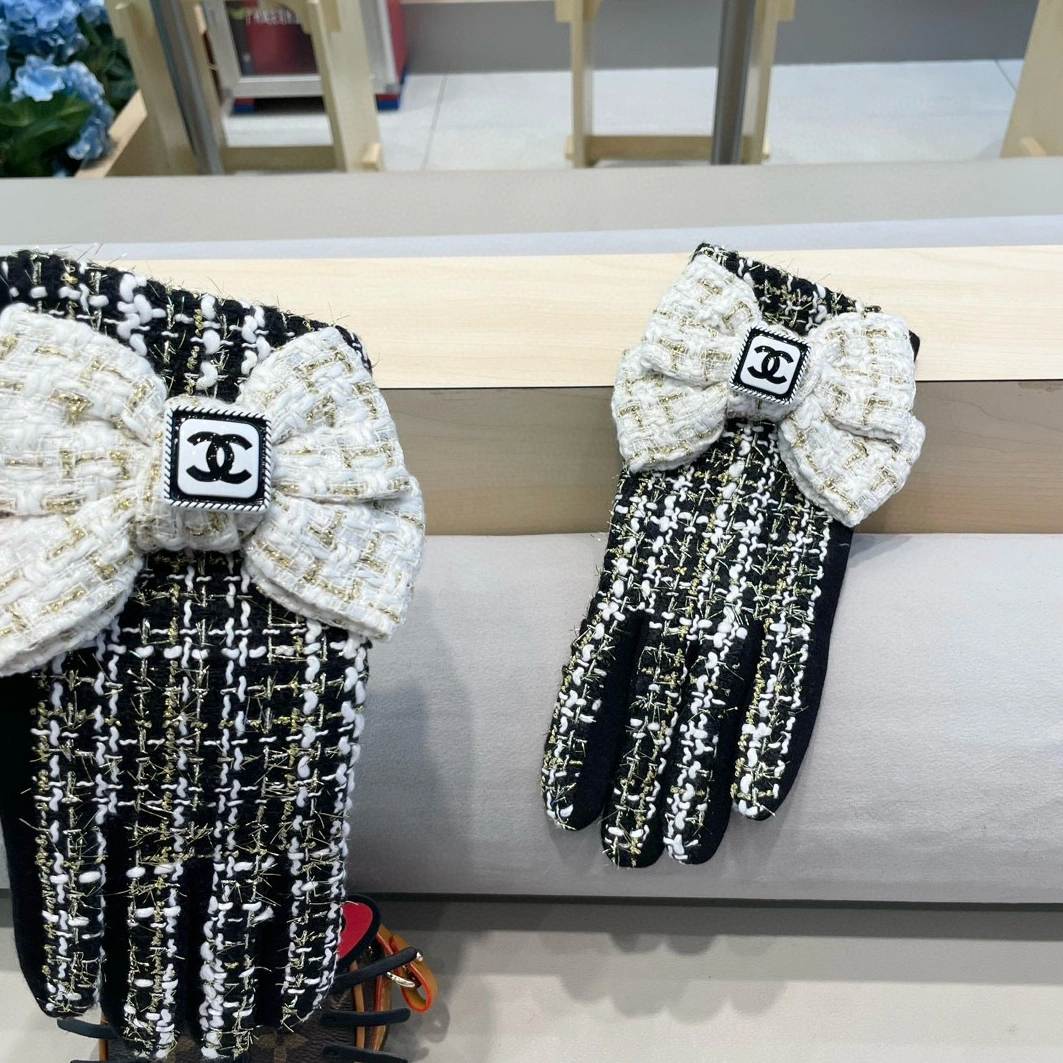 Chanel Gloves For Women Sleek 430 - Image 3