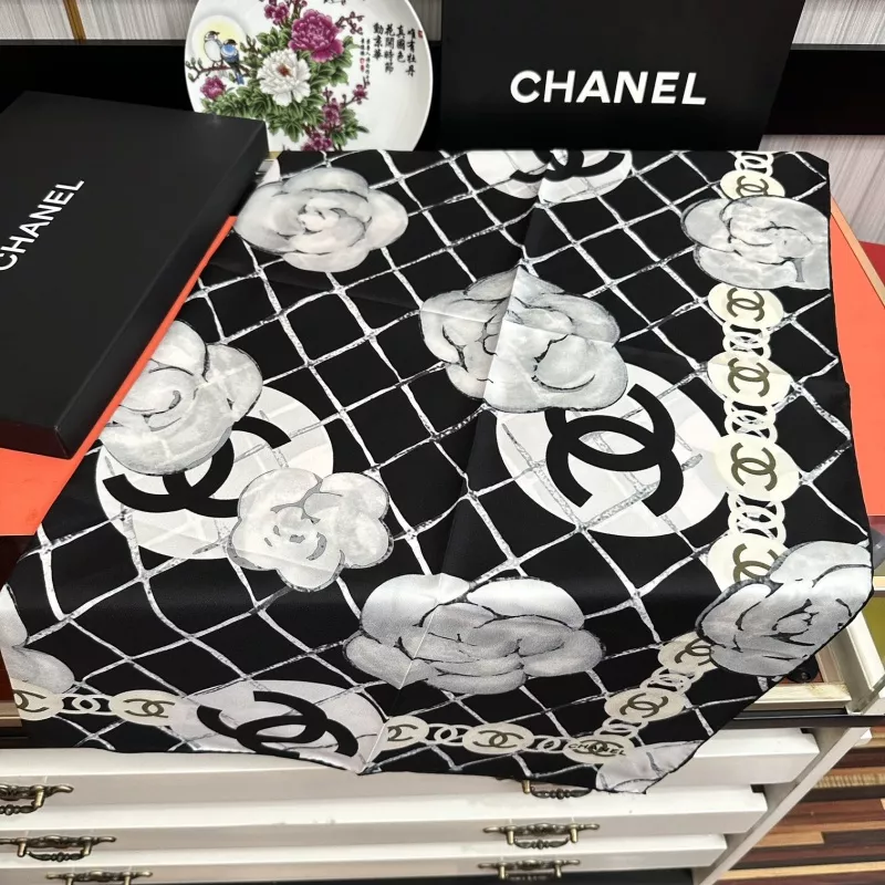 Chanel Silk Squares Compact 5884 - Image 4