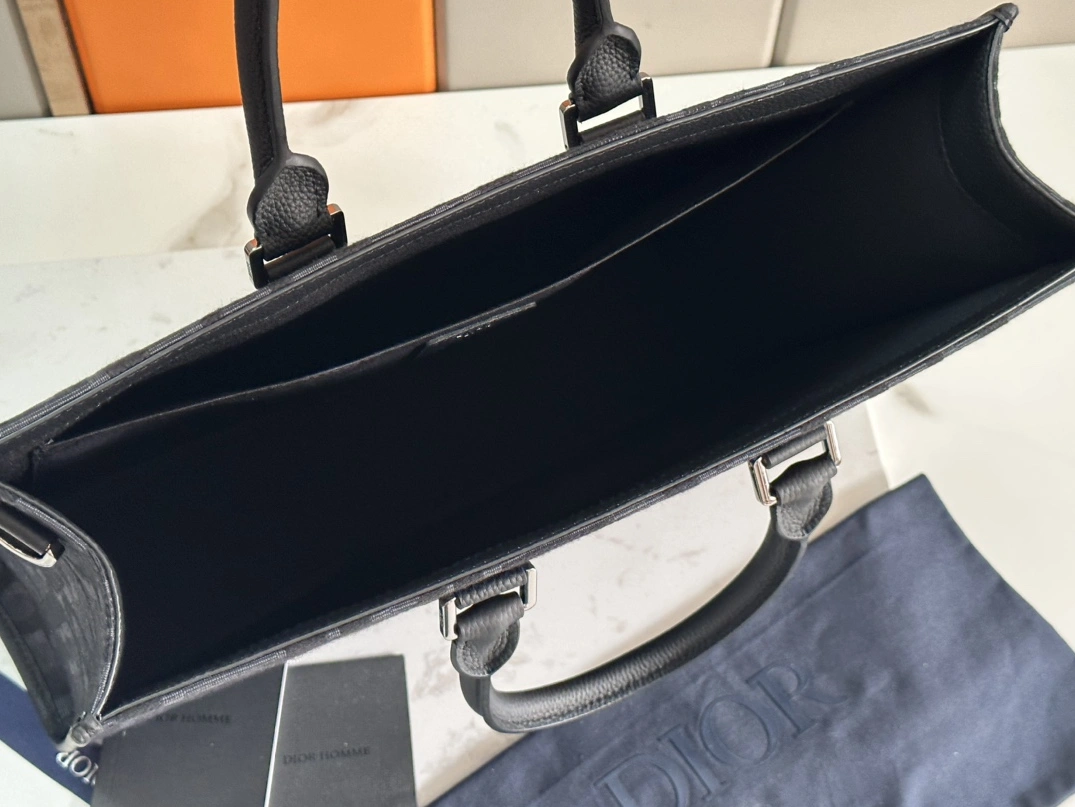 Christian Dior AAA Man Handbags WellDesigned 8681 - Image 8