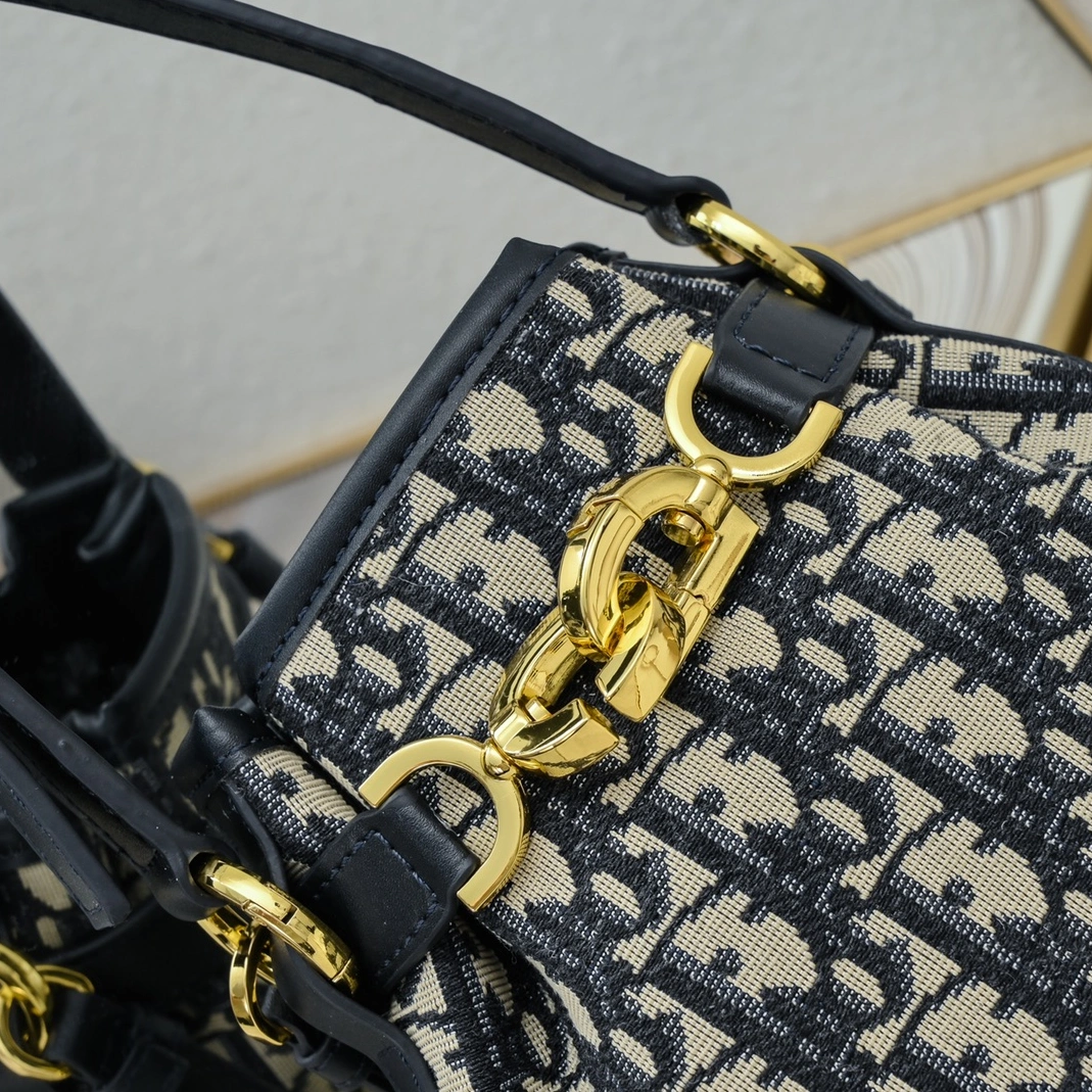 Christian Dior AAA Quality Messenger Bags For Women AllSeason 5980 - Image 6