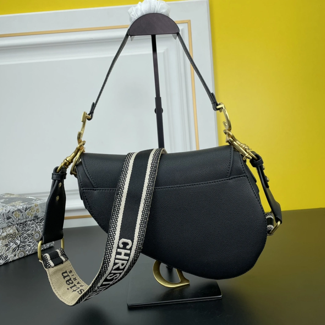 Christian Dior AAA Quality Messenger Bags For Women Durable 5404