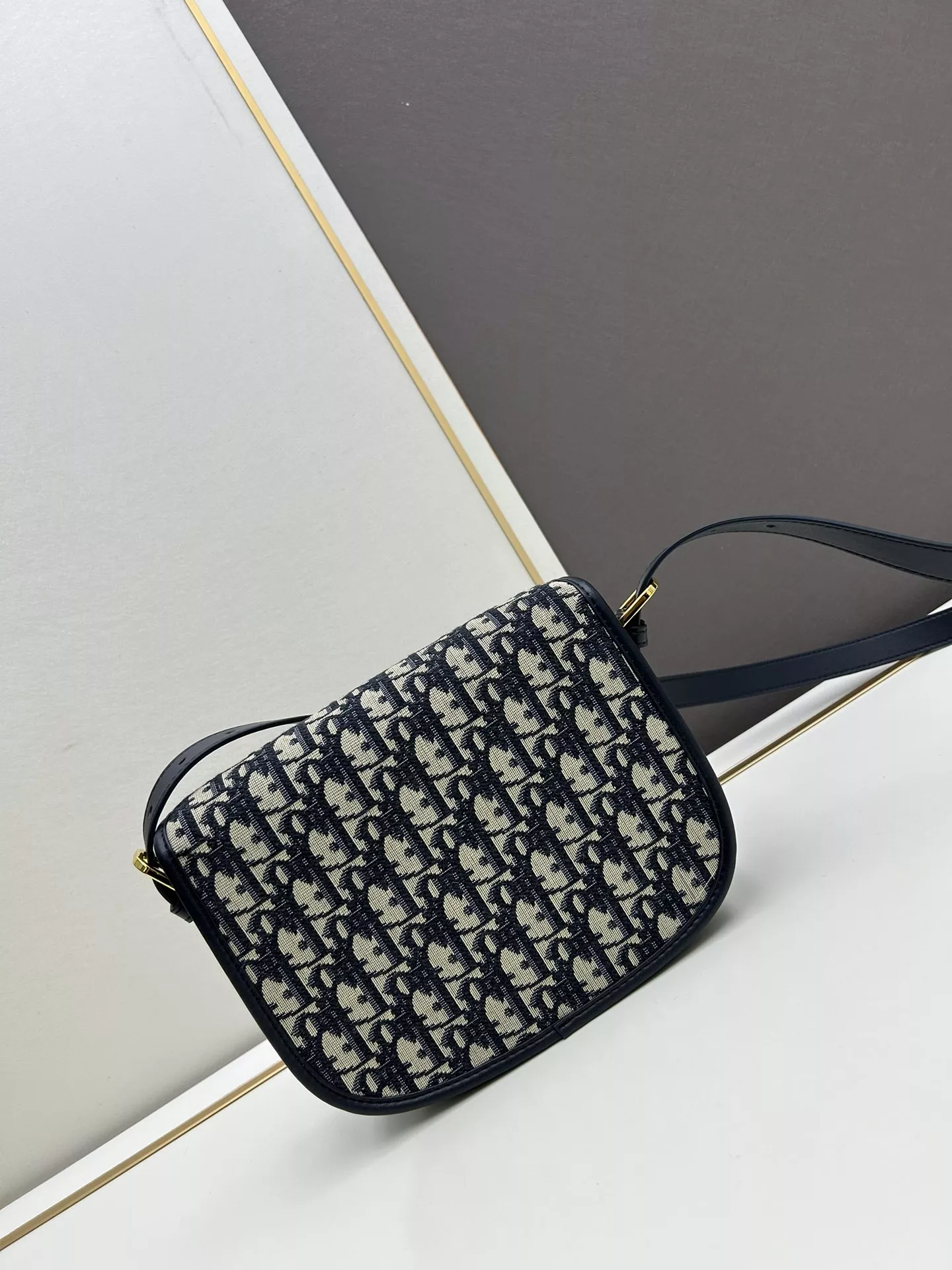 Christian Dior AAA Quality Messenger Bags For Women Elegant 8310 - Image 3