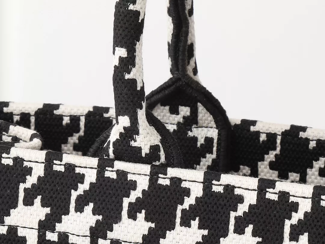 Christian Dior AAA Quality Tote-Handbags For Women Bold 6944 - Image 5