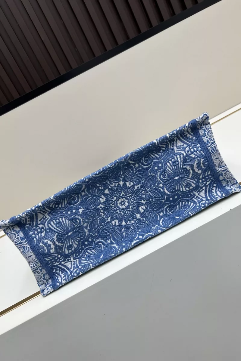 Christian Dior AAA Quality Tote-Handbags For Women Sleek 2431 - Image 5