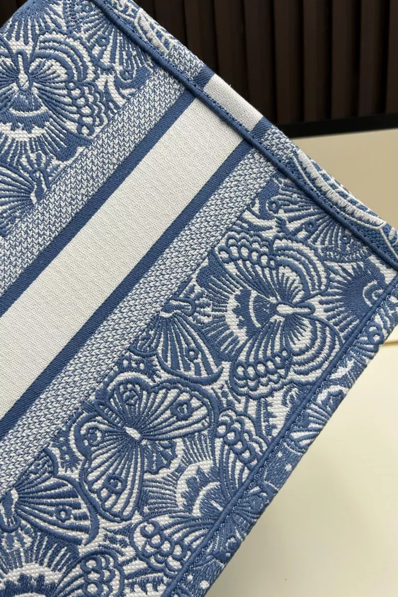 Christian Dior AAA Quality Tote-Handbags For Women Sleek 2431 - Image 6