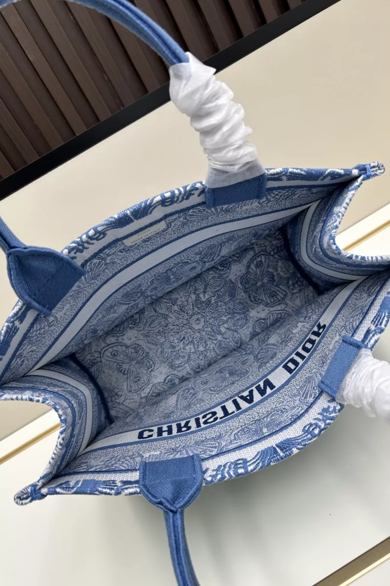 Christian Dior AAA Quality Tote-Handbags For Women Sleek 2431 - Image 7