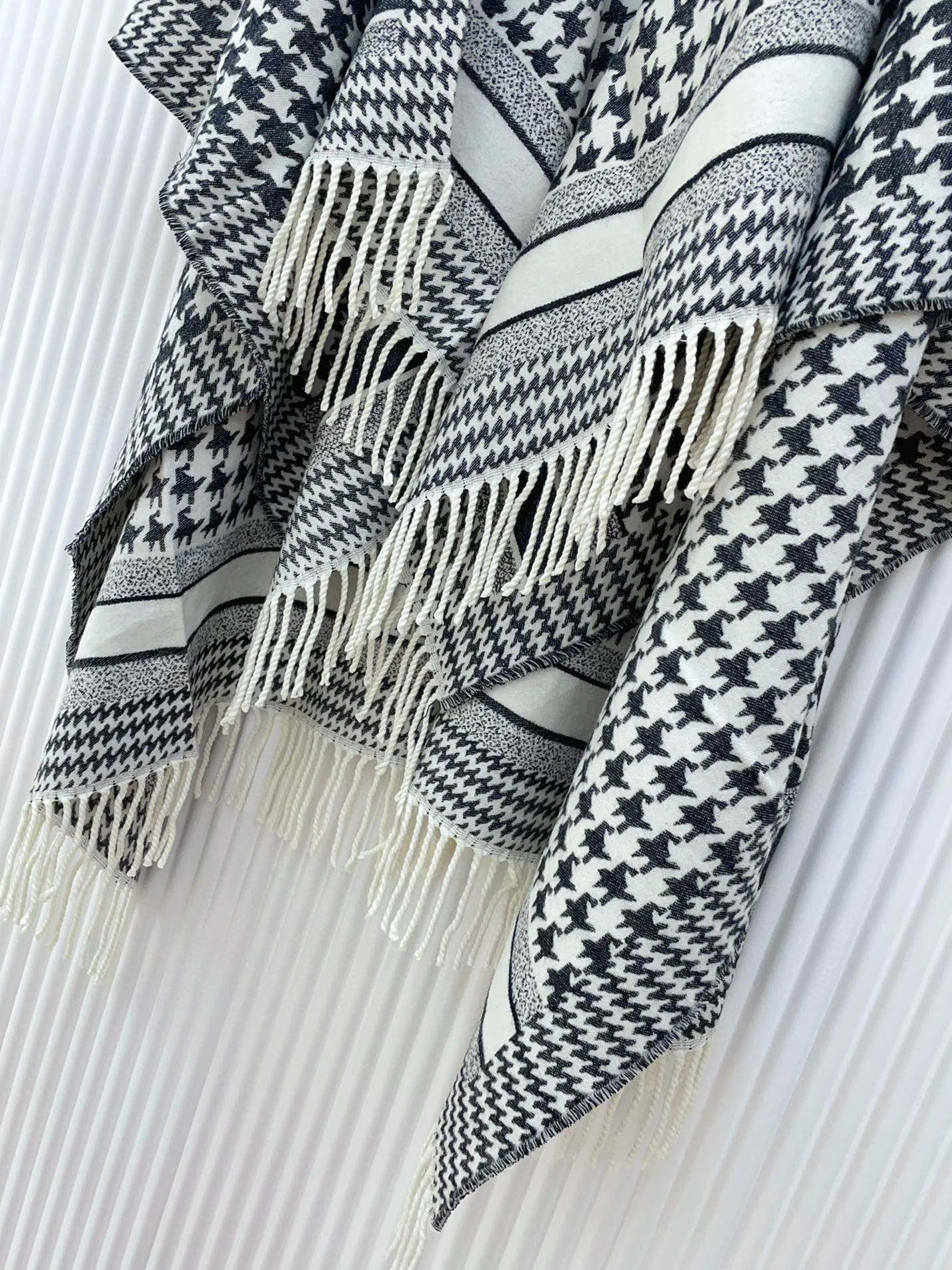 Christian Dior Poncho Unique 7218 - Image 3