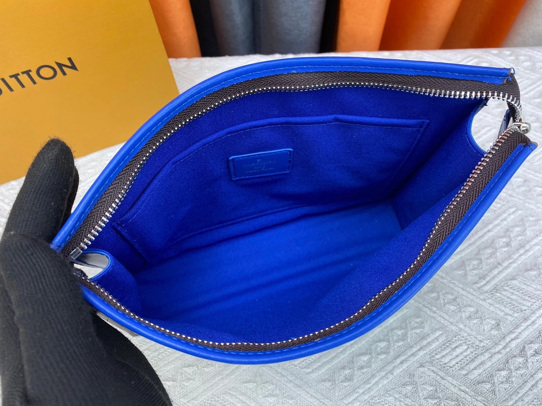 Classic 2480 Louis Vuitton LV Wallets For Unisex - Image 8