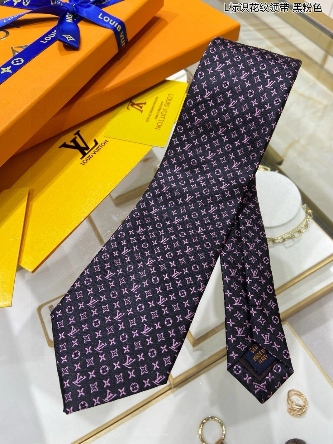 Classic 2850 Louis Vuitton LV Necktie