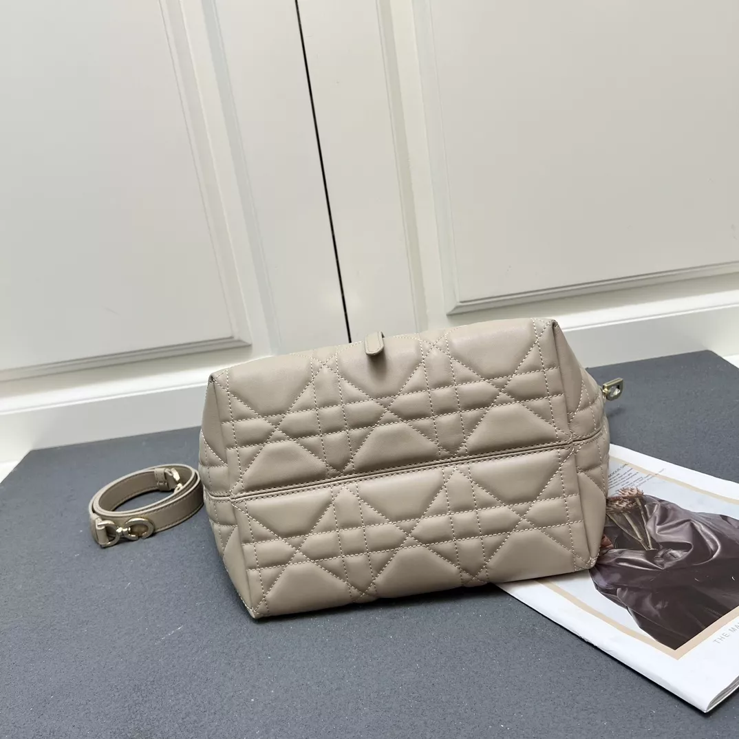 Classic 4977 Christian Dior AAA Quality Handbags For Women - Image 5