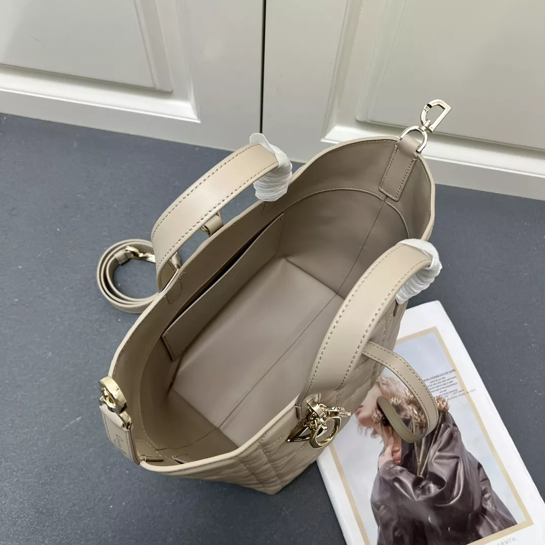 Classic 4977 Christian Dior AAA Quality Handbags For Women - Image 8