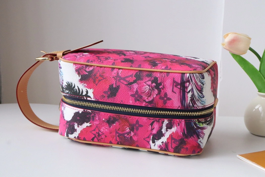 Classic 5656 Louis Vuitton AAA Quality Handbags For Women