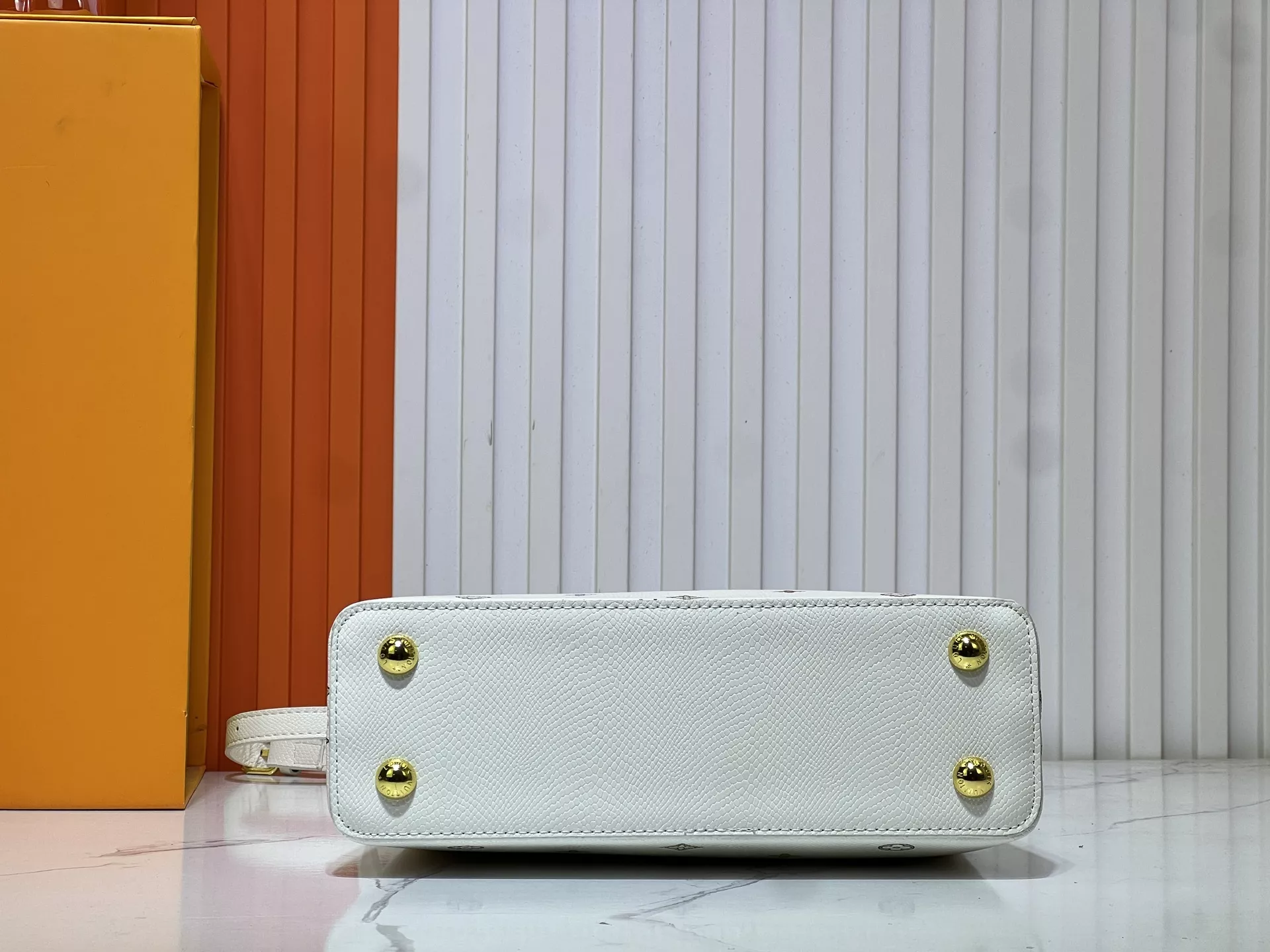 Classic 6508 Louis Vuitton AAA Quality Messenger Bags For Women - Image 7