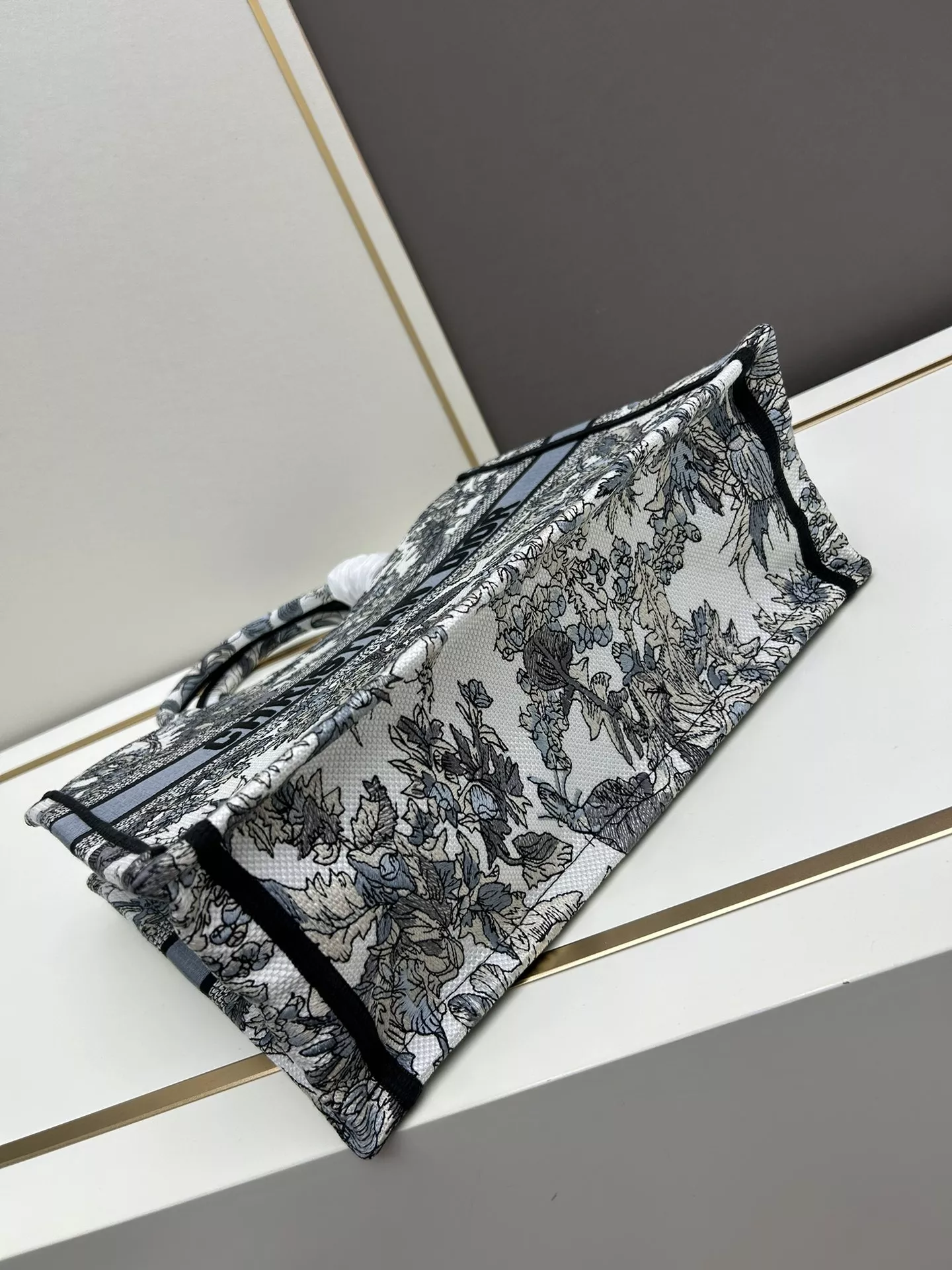 Comfortable 1648 Christian Dior AAA Quality Tote-Handbags For Women - Image 5