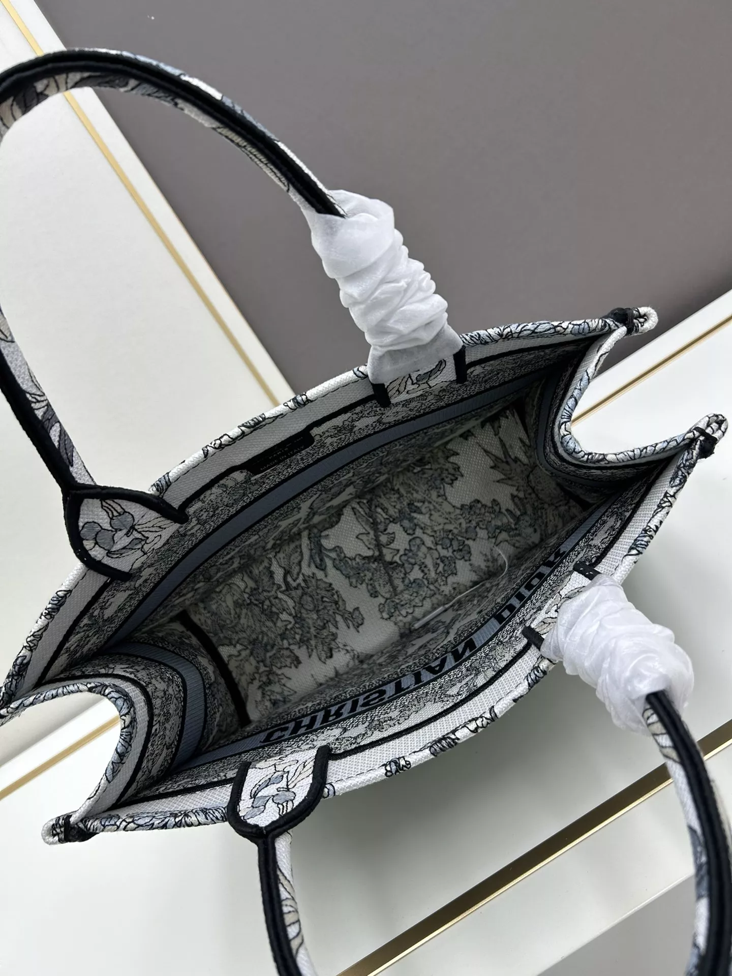 Comfortable 1648 Christian Dior AAA Quality Tote-Handbags For Women - Image 7