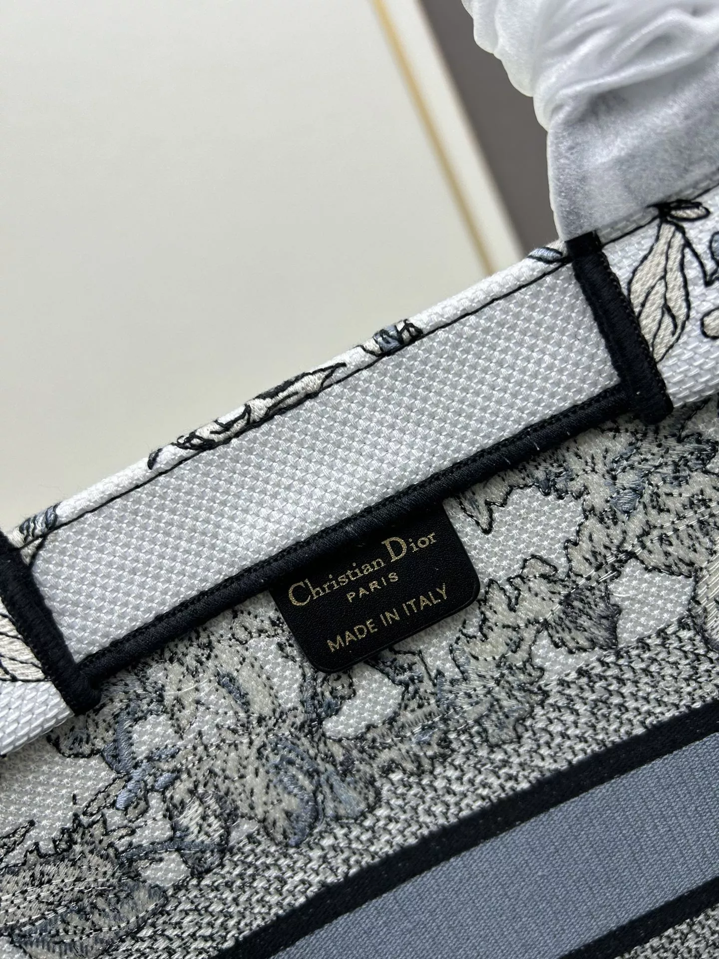 Comfortable 1648 Christian Dior AAA Quality Tote-Handbags For Women - Image 8