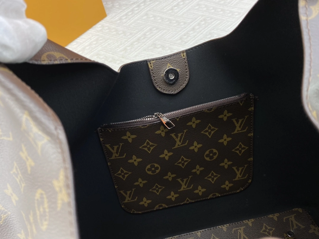 Comfortable 1812 Louis Vuitton AAA Quality Handbags For Women - Image 7